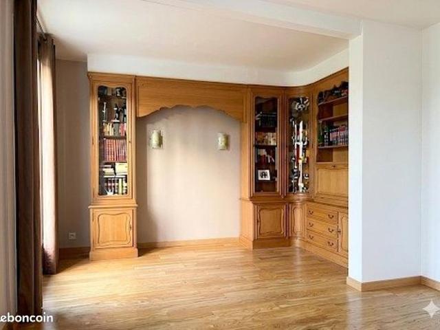 Propriété 5 pièces 143 m²