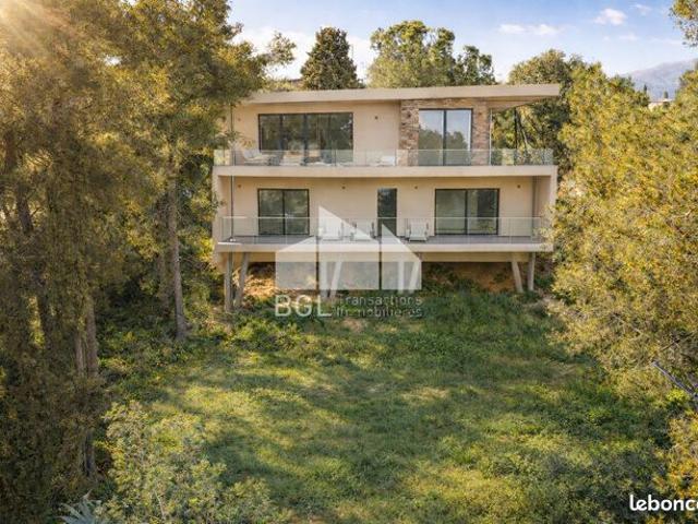 Propriété 5 pièces 143 m²