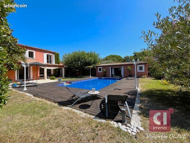 Propriété 5 pièces 143 m²