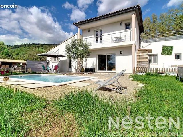 Propriété 5 pièces 143 m²
