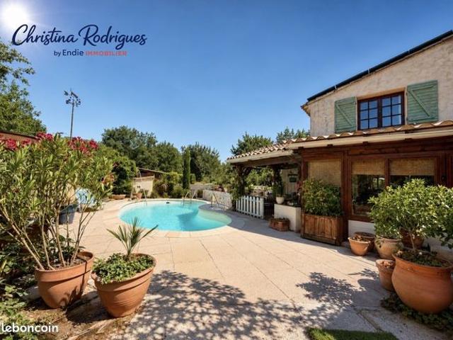 Propriété 5 pièces 143 m²