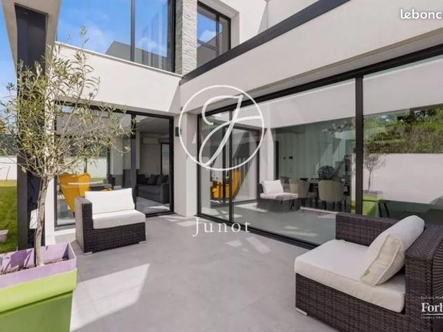 Propriété 5 pièces 154 m²