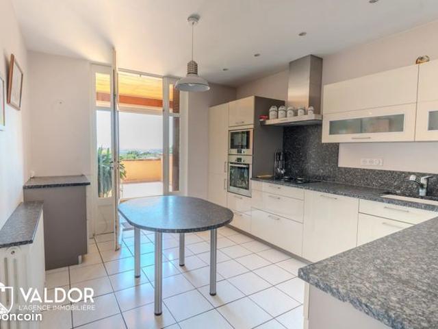 Propriété 5 pièces 155 m²
