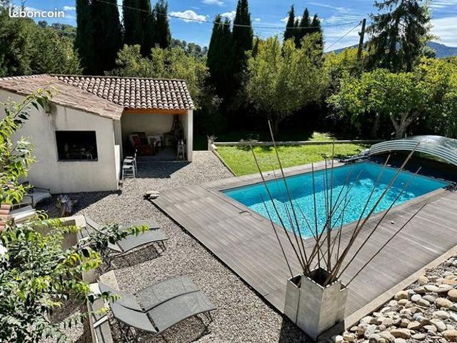 Propriété 5 pièces 155 m²