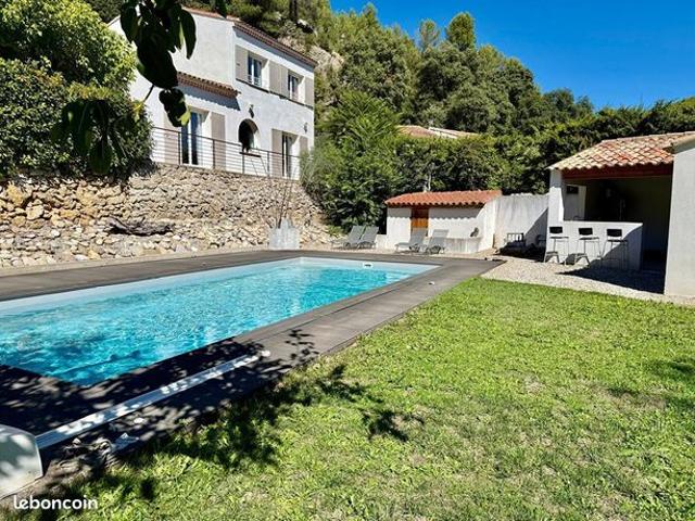 Propriété 5 pièces 155 m²