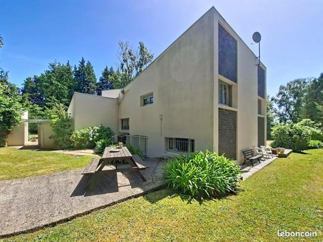 Propriété 5 pièces 156 m²