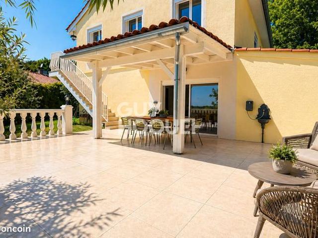 Propriété 5 pièces 157 m²
