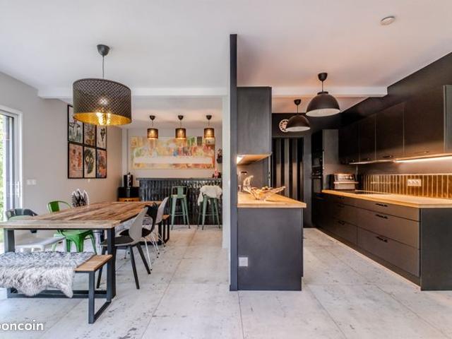 Propriété 5 pièces 157 m²