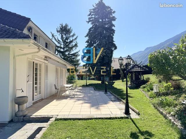 Propriété 5 pièces 157 m²