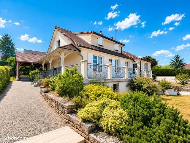 Propriété 5 pièces 158 m²