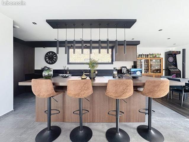 Propriété 5 pièces 159 m²