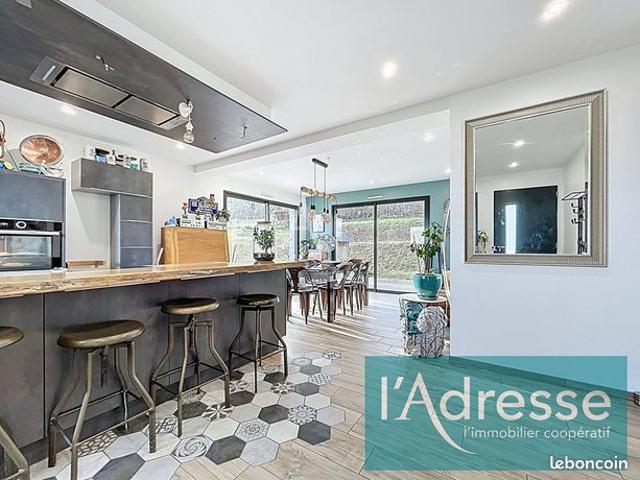 Propriété 5 pièces 159 m²