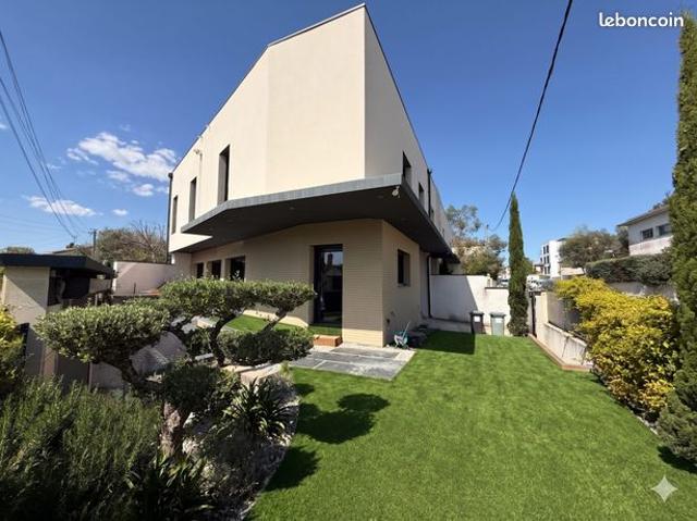Propriété 5 pièces 180 m²