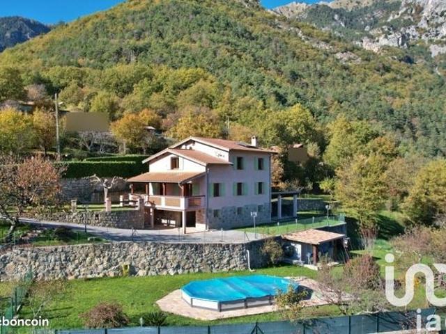 Propriété 5 pièces 151 m²