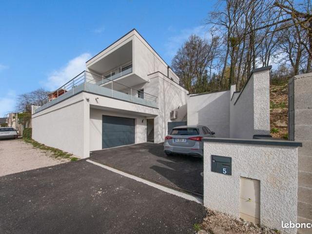 Propriété 5 pièces 153 m²