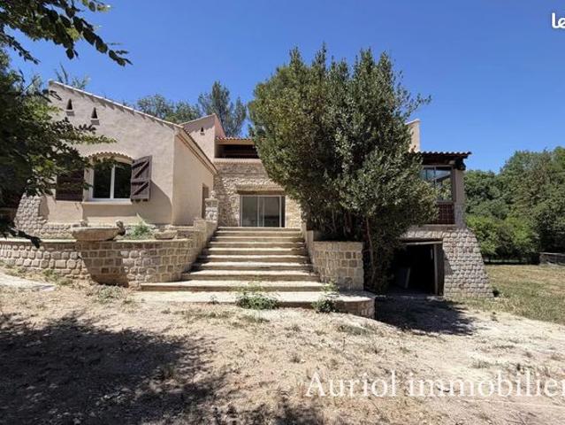 Propriété 5 pièces 153 m²
