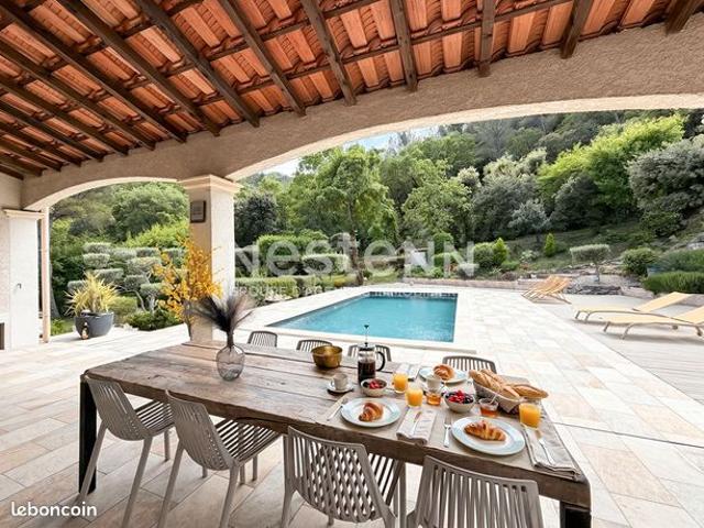 Propriété 5 pièces 165 m²