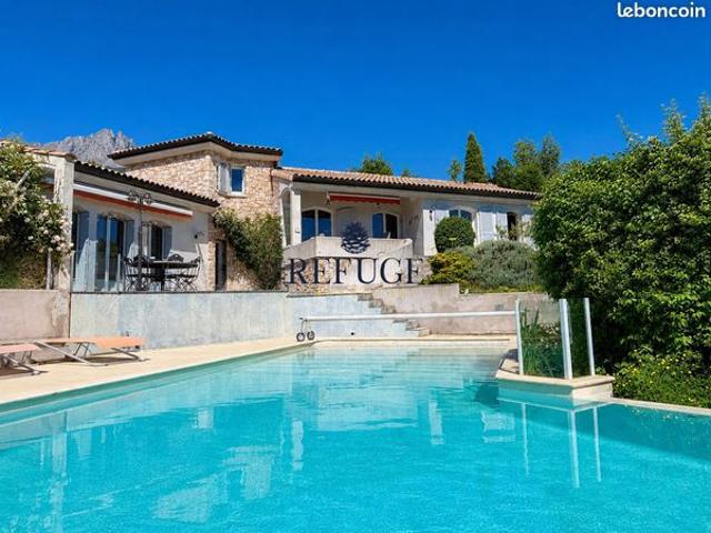 Propriété 5 pièces 165 m²