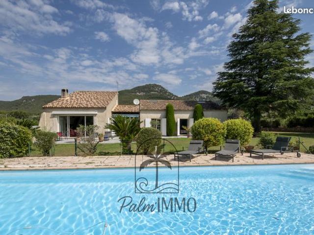 Propriété 7 pièces 200 m²