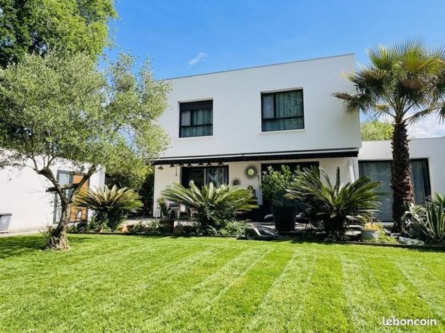 Propriété 5 pièces 160 m²