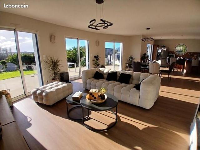 Propriété 5 pièces 160 m²