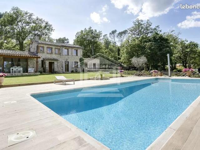 Propriété 5 pièces 160 m²