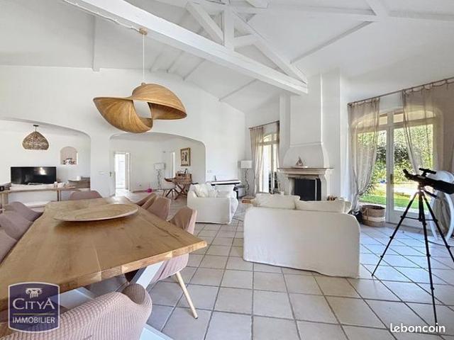 Propriété 5 pièces 174 m²