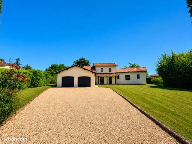 Propriété 5 pièces 175 m²