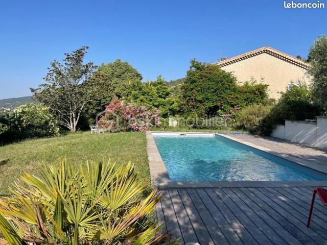 Propriété 5 pièces 175 m²