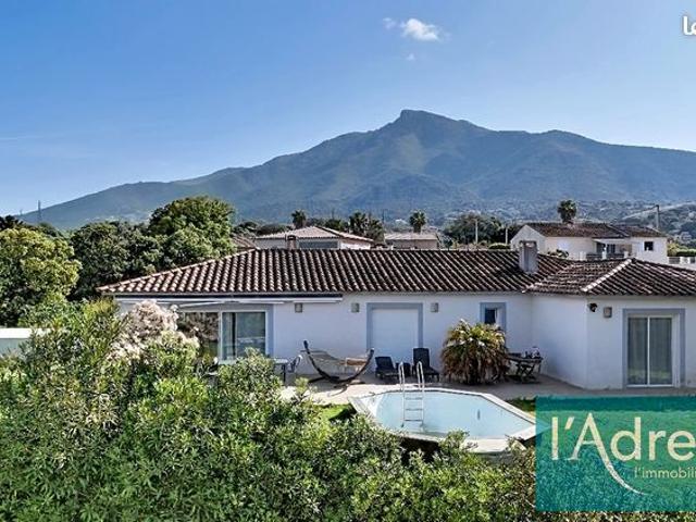 Propriété 5 pièces 175 m²