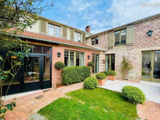 Propriété 5 pièces 176 m²