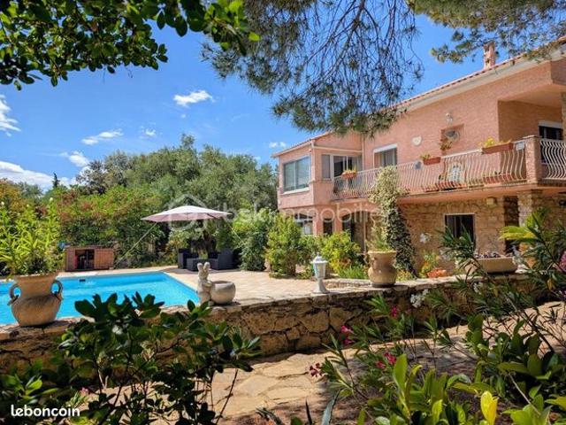 Propriété 5 pièces 176 m²