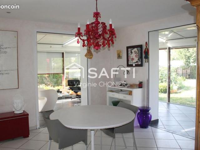 Propriété 5 pièces 178 m²