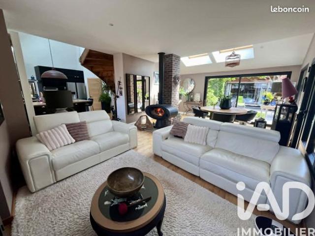 Propriété 5 pièces 178 m²