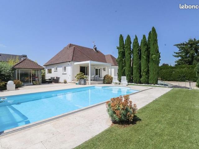 Propriété 5 pièces 178 m²