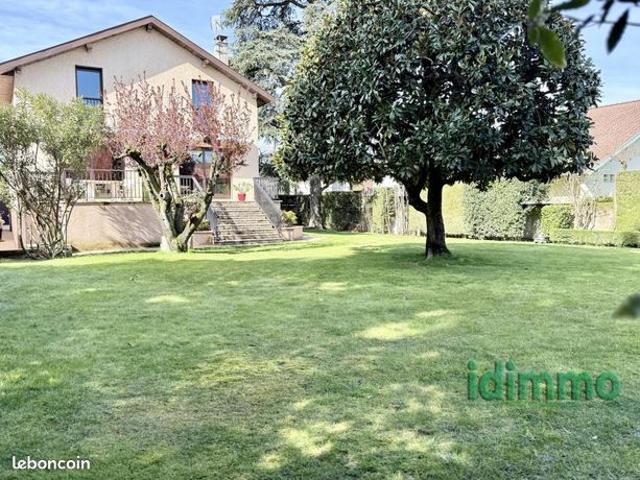 Propriété 5 pièces 178 m²
