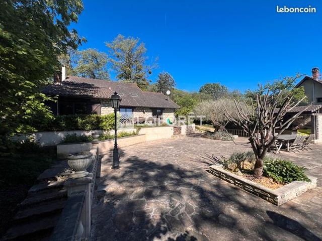 Propriété 5 pièces 170 m²
