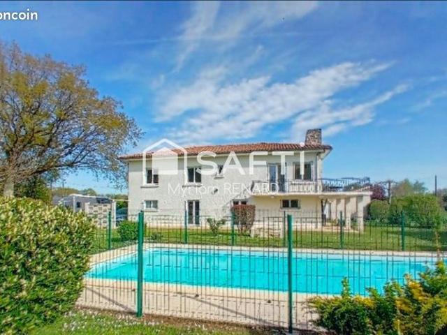 Propriété 10 pièces 218 m²