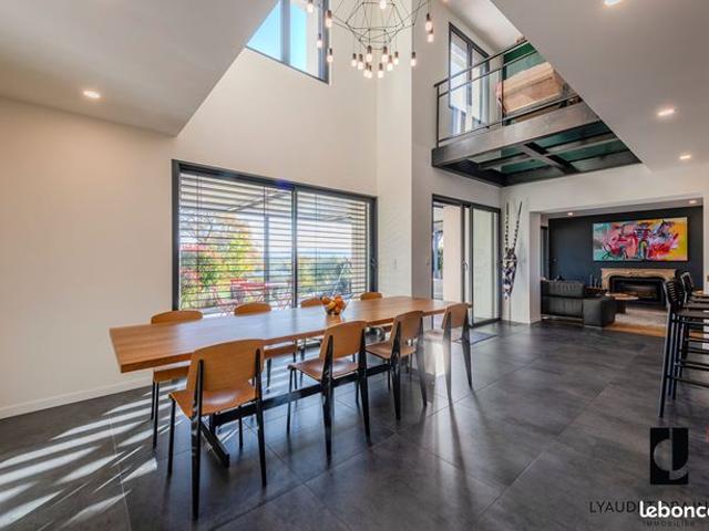 Propriété 5 pièces 172 m²