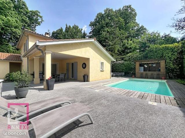 Propriété 5 pièces 172 m²