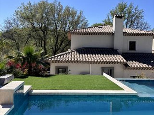 Propriété 5 pièces 184 m²