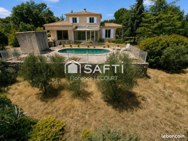 Propriété 5 pièces 186 m²