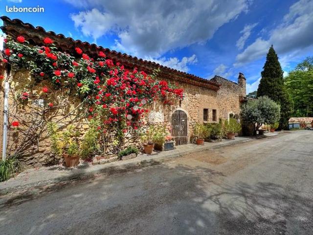 Propriété 5 pièces 187 m²