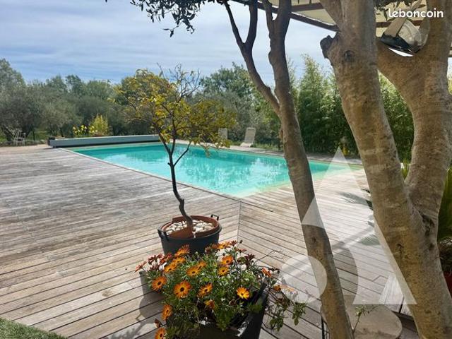 Propriété 5 pièces 180 m²