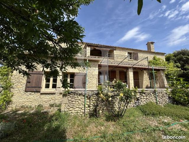 Propriété 5 pièces 180 m²