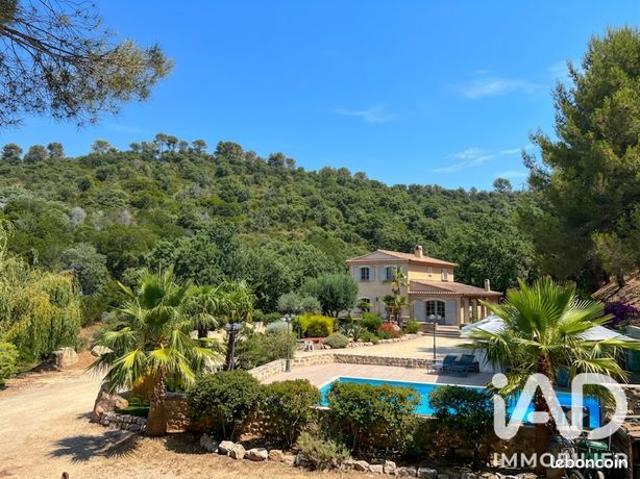 Propriété 5 pièces 180 m²