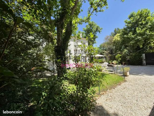 Propriété 5 pièces 180 m²