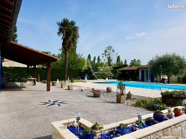 Propriété 5 pièces 180 m²