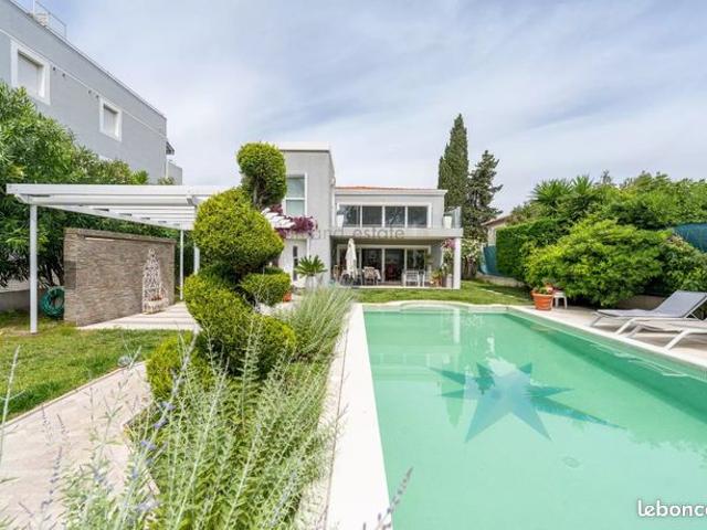Propriété 5 pièces 180 m²