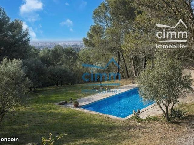 Propriété 5 pièces 180 m²